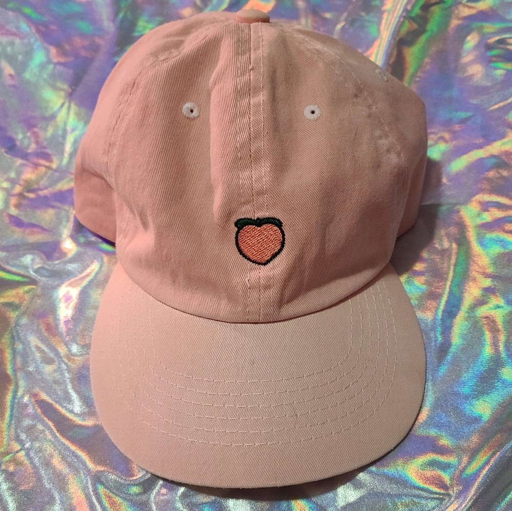 💸🚫SOLD🚫💸🍑UNIF Peach Hat🍑